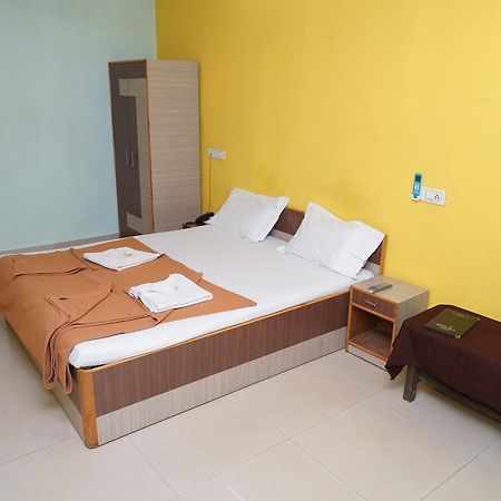 Hotel Umesh Daman Buitenkant foto