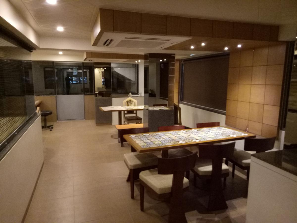 Hotel Umesh Daman Buitenkant foto