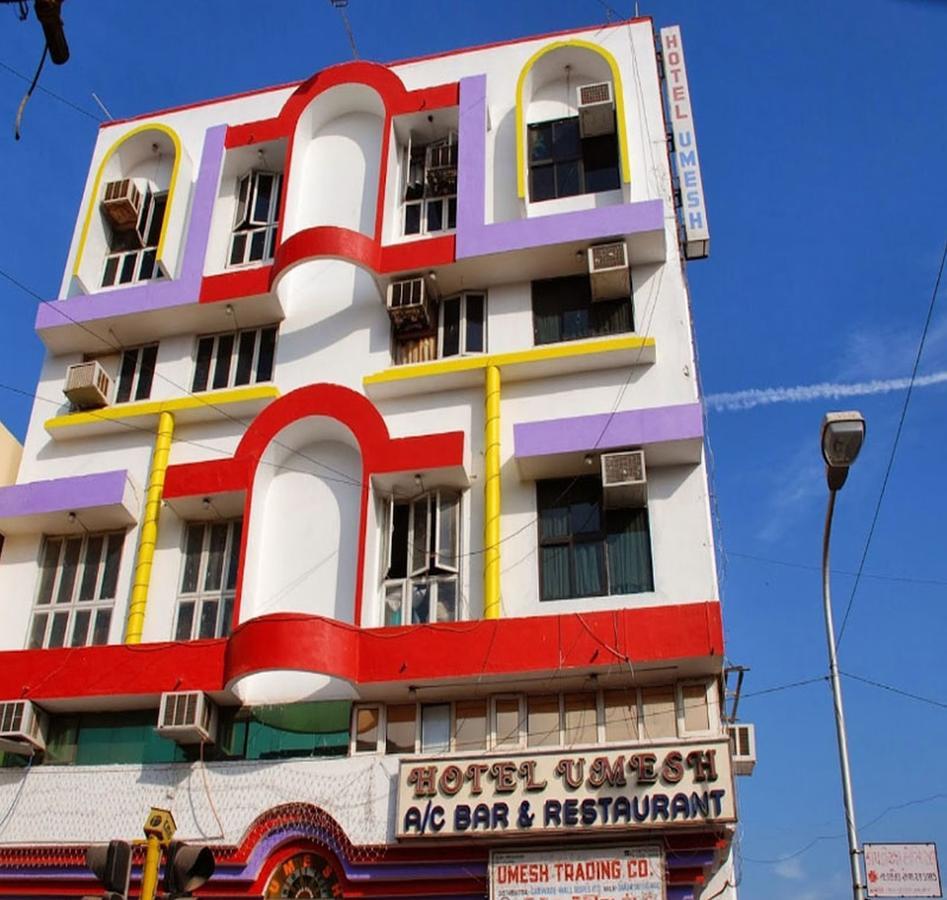 Hotel Umesh Daman Buitenkant foto