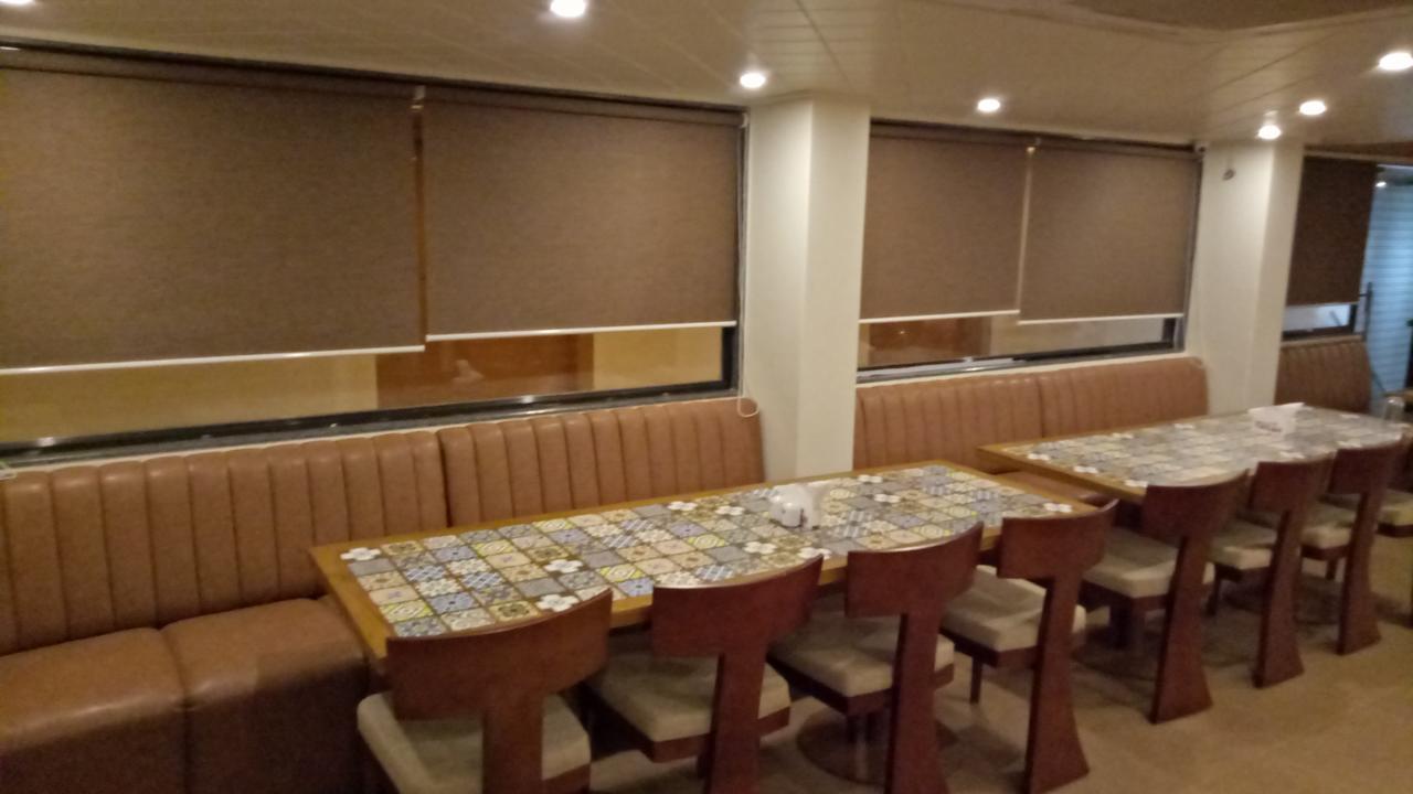 Hotel Umesh Daman Buitenkant foto