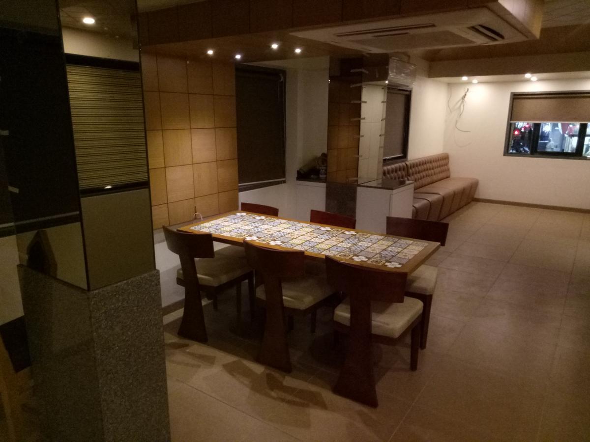 Hotel Umesh Daman Buitenkant foto